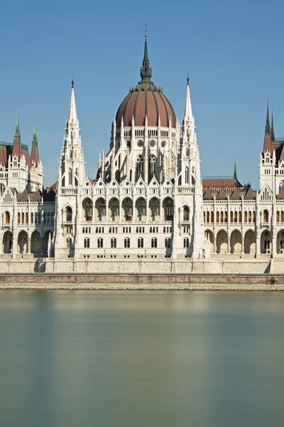 ハンガリーの議会の建物ブダペスト — ストック写真