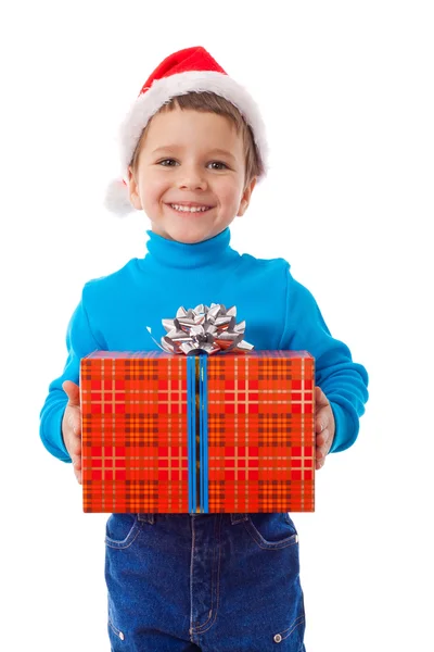 Garoto sorridente em chapéu de Santa com caixa de presente — Fotografia de Stock
