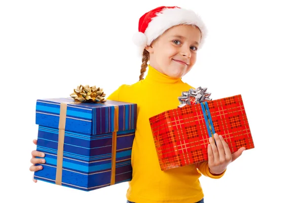 Noel Baba şapkası ile iki hediye kutuları gülümseyen kız — Stok fotoğraf