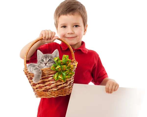 Liten pojke med kitty och banner — Stockfoto