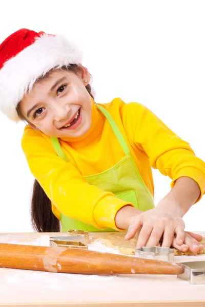 Lächelndes kleines Mädchen beim Kneten für das Weihnachtskochen — Stockfoto