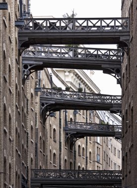 tower bridge yakınındaki antik yapılar