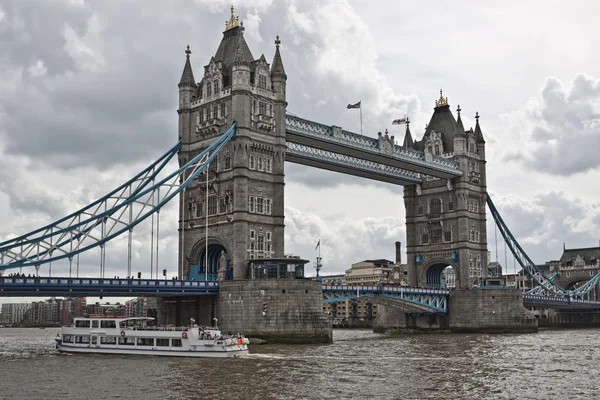 Tower bridge v Londýně. Velká Británie — Stock fotografie