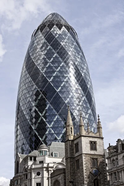 Londra swiss Re Kornişon bina — Stockfoto