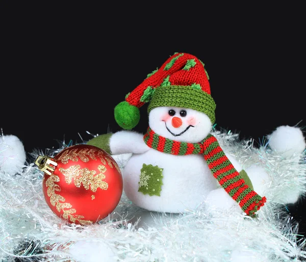 Feestelijke sneeuwpop met Kerstmis lichte achtergrond — Stockfoto