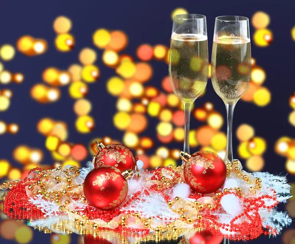 Dos copas de champán en Navidad —  Fotos de Stock