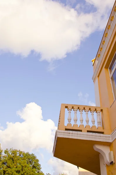 Huis fragment met balkon — Stockfoto