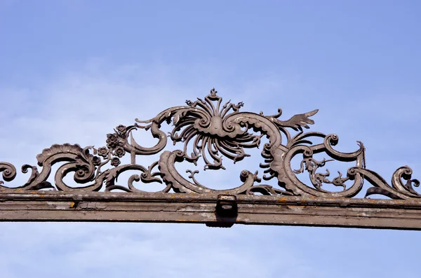 Metallwork 조각 및 하늘 — 스톡 사진