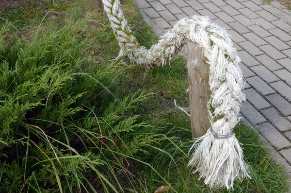 Old rope in the resort street — Stock Photo, Image