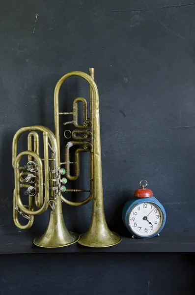 Vintage brass instruments and retro clock — Stock Photo, Image