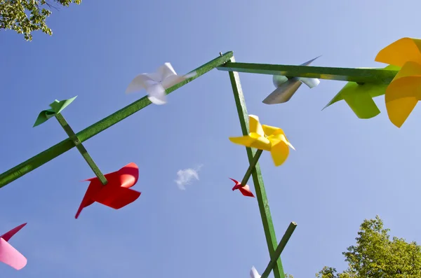 Vários moinhos de vento de papel coloridos — Fotografia de Stock
