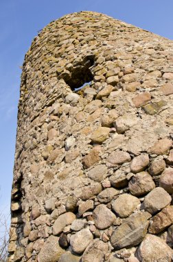 tarihi yel değirmeni kalıntıları taş duvar