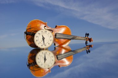 Old violin and clock-face clipart