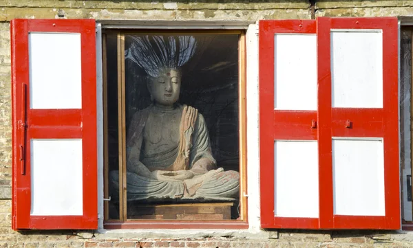 Buddha in the window — Stock Photo, Image