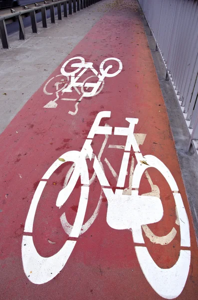 Велосипедные дорожки в городе — стоковое фото