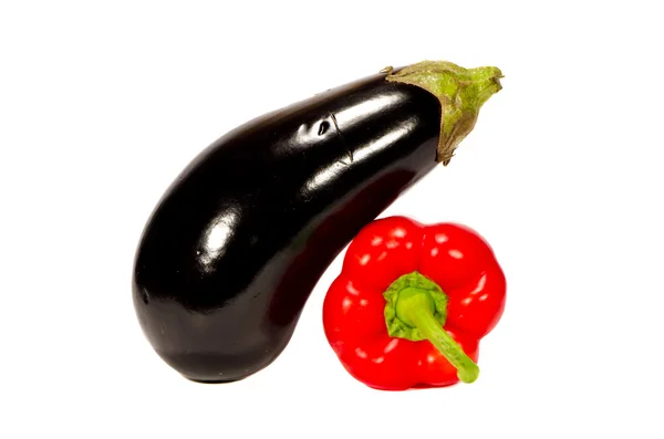 Geïsoleerde aubergine en red pepper — Stockfoto