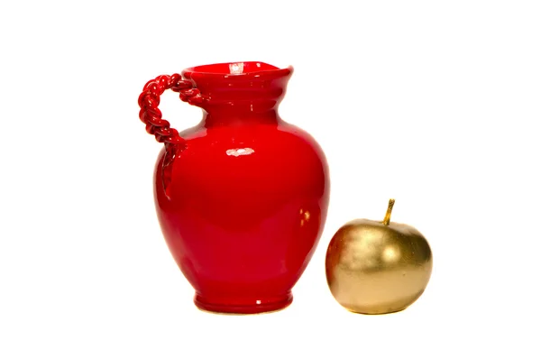 Pot rouge et pomme dorée — Photo