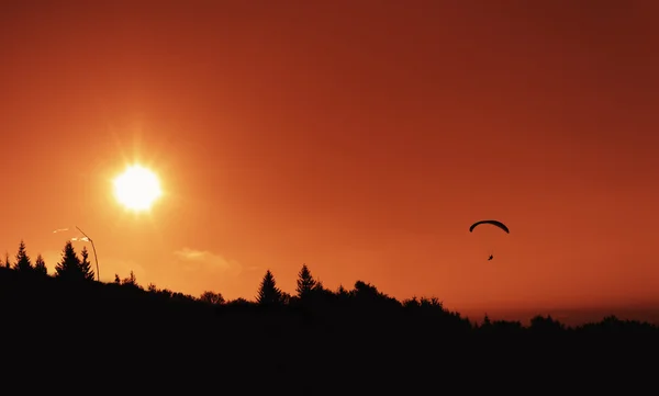 Paraglider at sunset — Stock Photo, Image