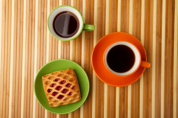 Čaj s listového drdol na stůl — Stock fotografie
