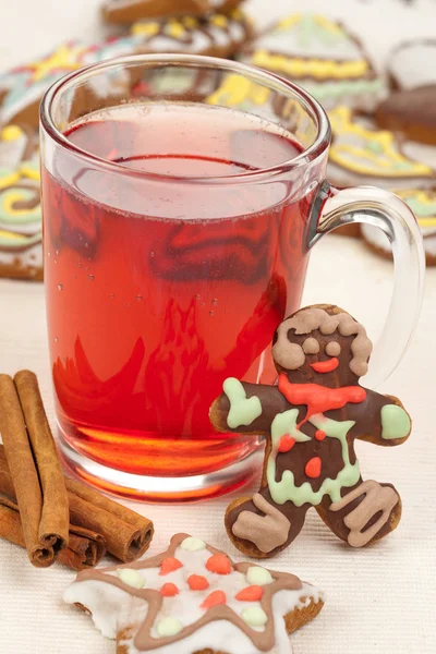Red drink and gingerbread — Stock Photo, Image