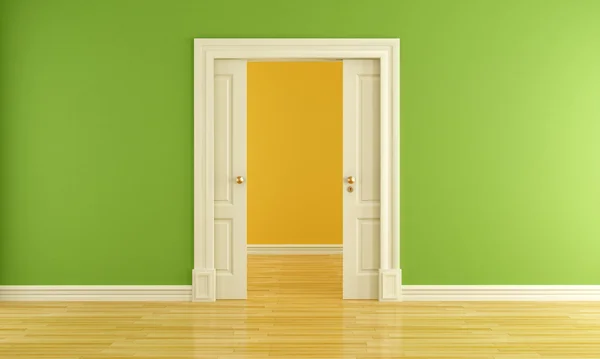 Pusty pokój z rozsuwanymi drzwiami — Zdjęcie stockowe