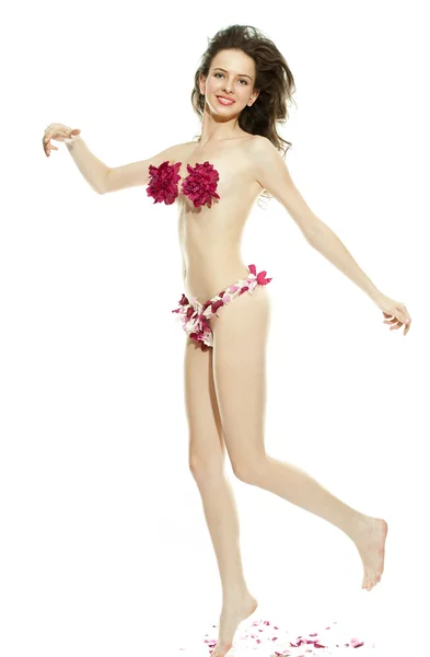 Çiçekleri ile giyinmiş kız — Stok fotoğraf