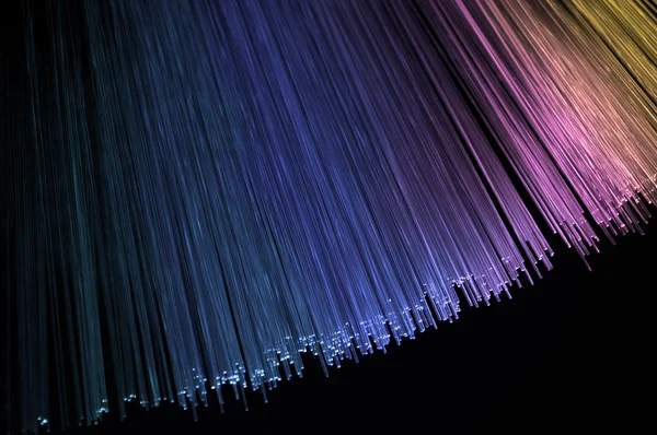 Conceito de fibra óptica violeta — Fotografia de Stock