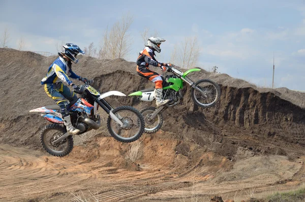 Two motocross riders on a motorbike jumps — Stock Photo, Image