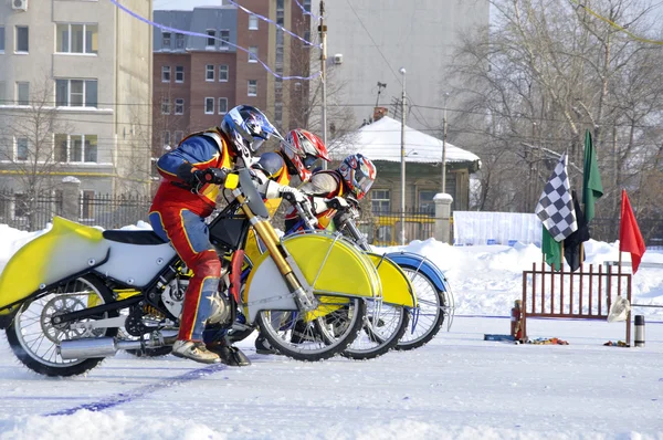 Winter speedway on the ice, start — Stock Photo, Image