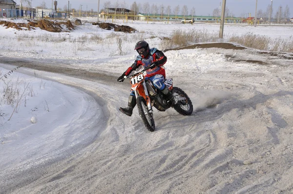 Motocross motocyclistes virent accéléré — Photo