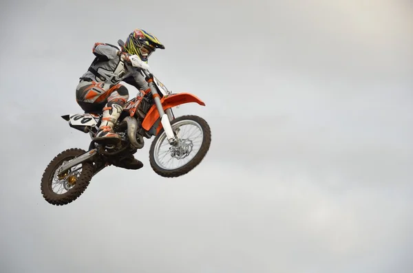 The spectacular jump moto racer on a motorcycle — Stock Photo, Image
