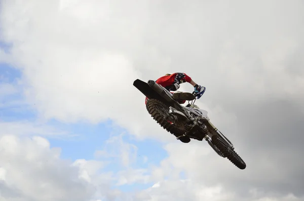 Hög flygning av motorcykel racer motocross — Stockfoto