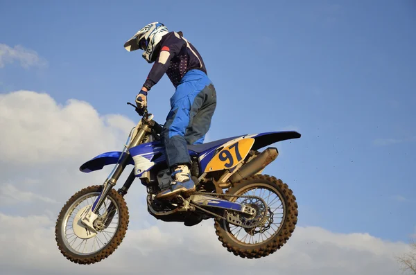 Hög flygning av motorcykel racer motocross — Stockfoto