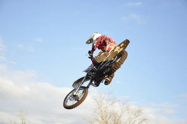 Motocross rider on the motorbike performs efficient flight — Stock Photo, Image