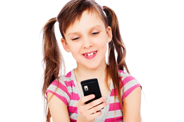 Niña sonriente con teléfono celular — Foto de Stock