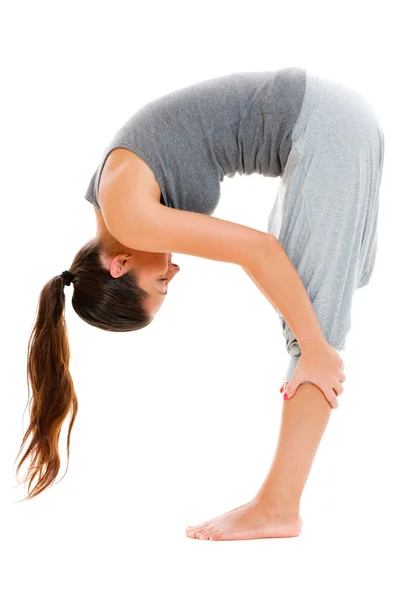 Młoda kobieta robi ćwiczenia elastyczność — Zdjęcie stockowe