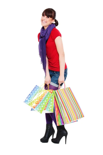 快乐的年轻女人，提着购物袋 — 图库照片