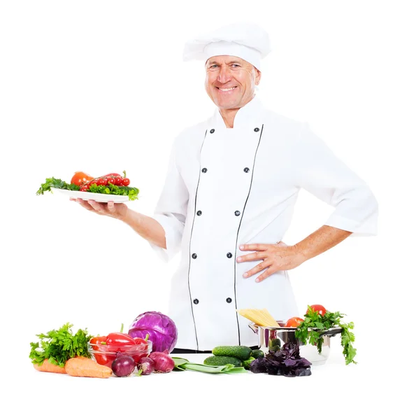 Chef che tiene il piatto con verdure fresche — Foto Stock