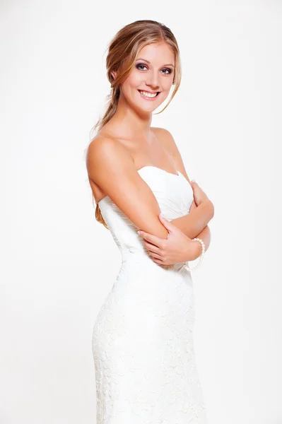 하얀 드레스를 입고 행복 한 신부 — 스톡 사진