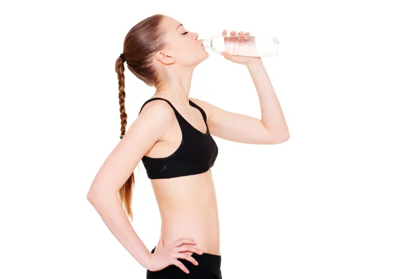 Sportswoman eau potable — Photo