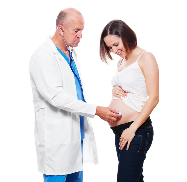Läkaren lyssnar mage gravid kvinna — Stockfoto
