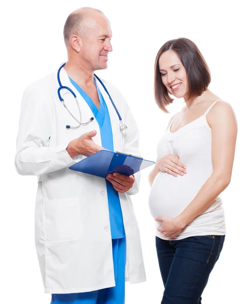 임신 한 여자와 의사 의대화를 나누는 모습 — 스톡 사진