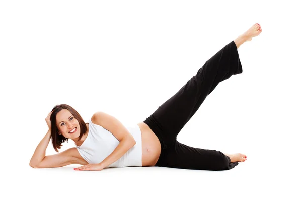 Zdrowa kobieta w ciąży robi gimnastyczne — Zdjęcie stockowe
