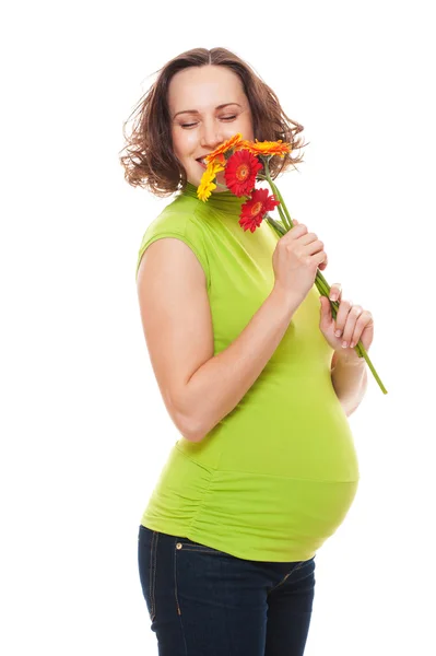 Smiley pregnant woman with flowers — Stock Photo, Image