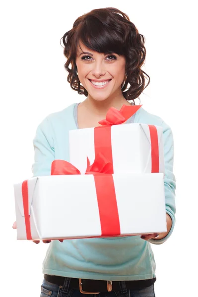 Hübsche Frau mit zwei Geschenkboxen — Stockfoto