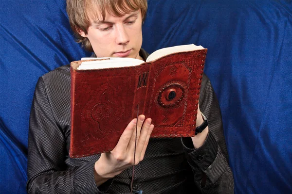 Male student with a notebook. close up — Stock Photo, Image