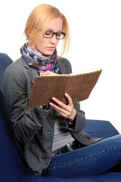 Mujer con cuaderno. de cerca — Foto de Stock