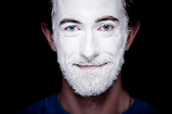 Ένας άνθρωπος με μακιγιάζ στο πρόσωπό του — Φωτογραφία Αρχείου