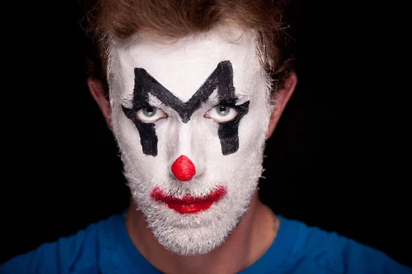 Człowiek z klauna makijaż na twarzy — Zdjęcie stockowe