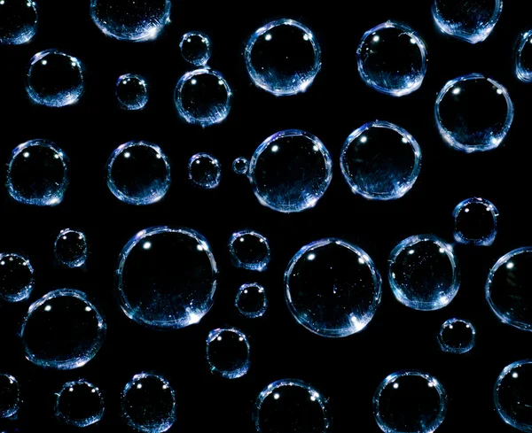 Gotas de agua sobre fondo negro. —  Fotos de Stock